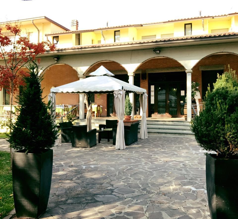 Hotel Ristorante Gallo D'Oro Vignola  Exterior foto